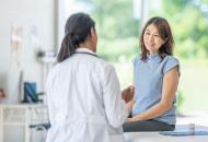 /content/dam/uhc/uhone/health-and-wellness/wide-WomanAndDoctor-1428037528_4.jpg